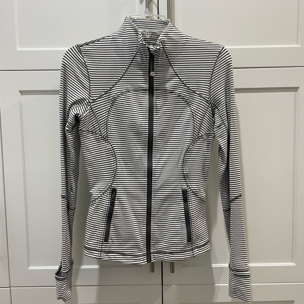 LULULEMON DARK GREY & WHITE STRIPED DEFINE JACKET